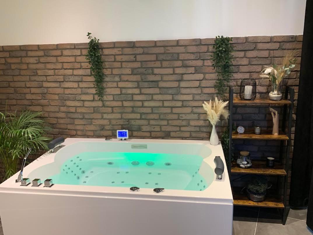 V' Appart Spa Troyes Bagian luar foto
