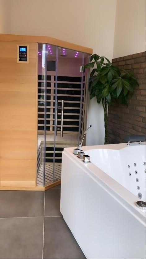 V' Appart Spa Troyes Bagian luar foto